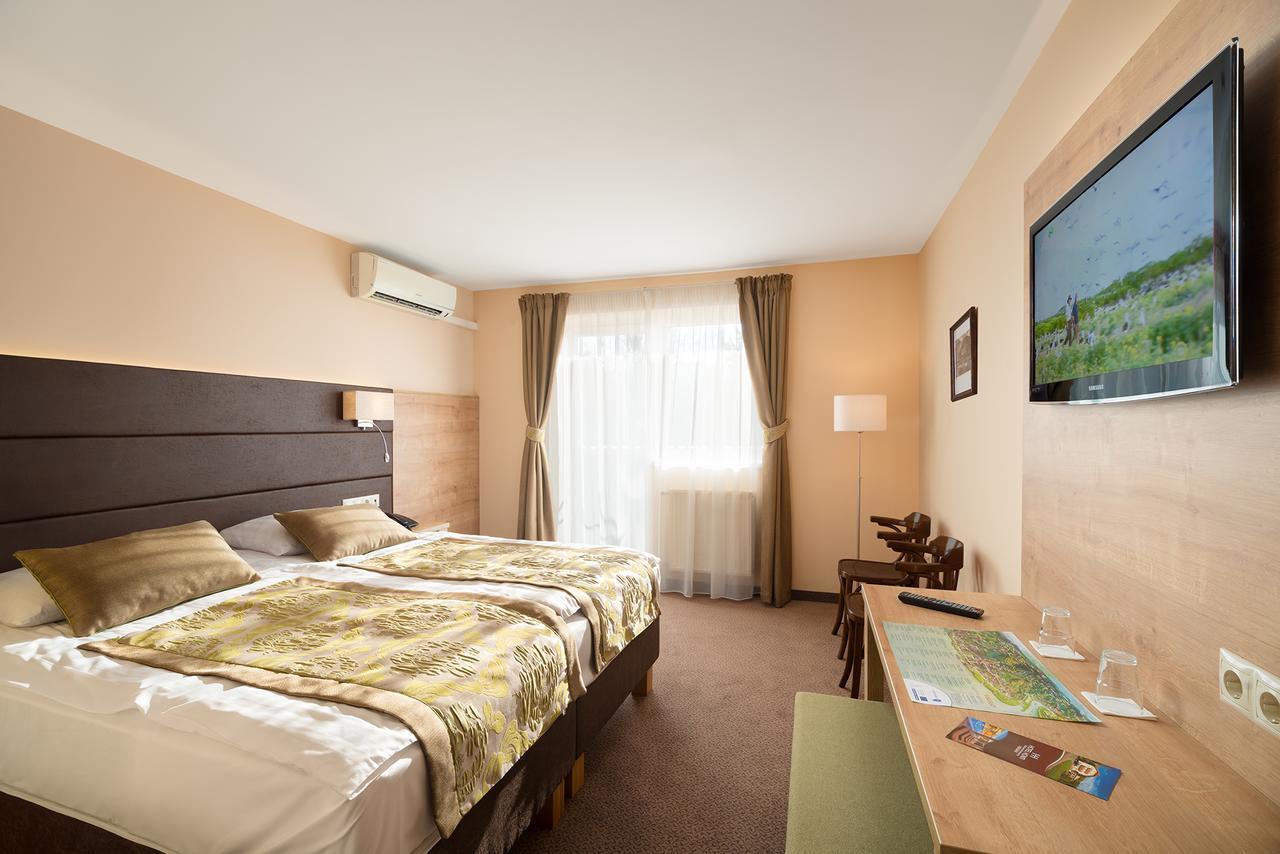 Hotel Honti Wellness Es Konferencia Szalloda Visegrád Dış mekan fotoğraf